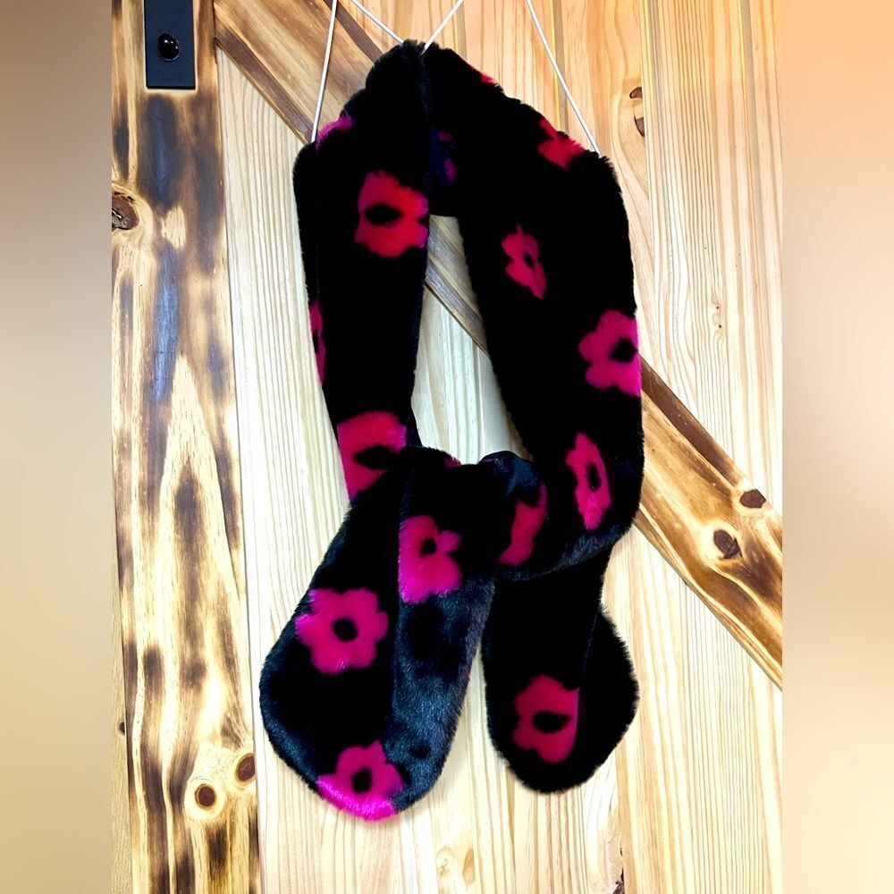 Betsy Johnson Troll Floral Faux Fur Wrap Blk Pink
